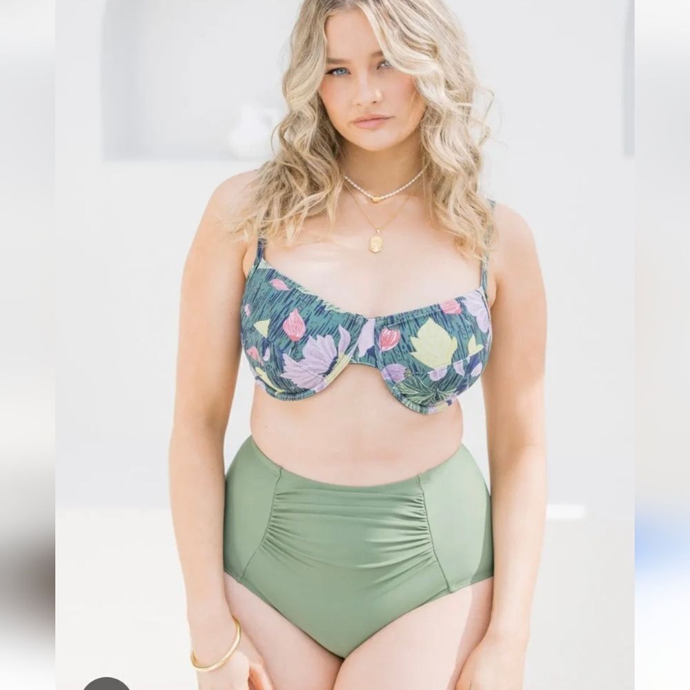 Lilly & Lime Olive High Waisted Bottom Size 6